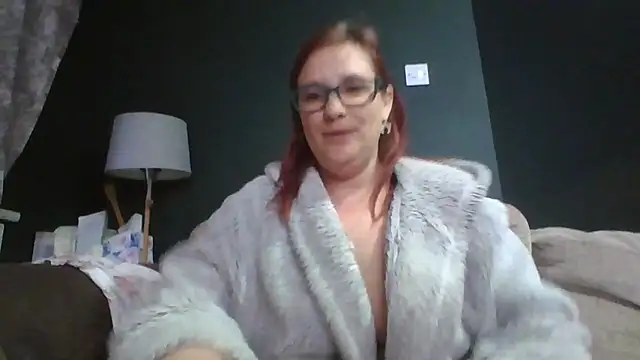 Snapshot of Curvy_Clare chatting on 4, 4, 2026 Curvy Clare online show from 4, 4, 2026