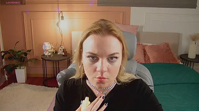 Glow Margo online show from 6, 4, 2026