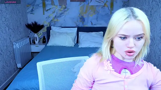 Snapshot of Tessa_Ashe chatting on 5, 4, 2026 Tessa Ashe online show from 5, 4, 2026
