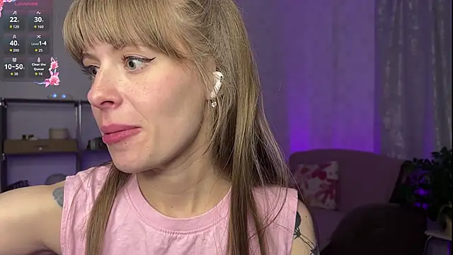 Snapshot of RosaMoore chatting on 18, 4, 2026 RosaMoore online show from 18, 4, 2026