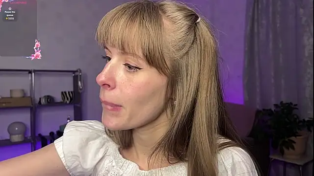 Snapshot of RosaMoore chatting on 20, 4, 2026 RosaMoore online show from 20, 4, 2026