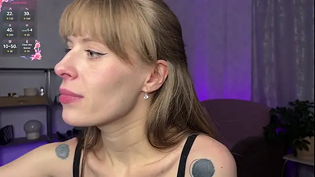 Snapshot of RosaMoore chatting on 21, 4, 2026 RosaMoore online show from 21, 4, 2026