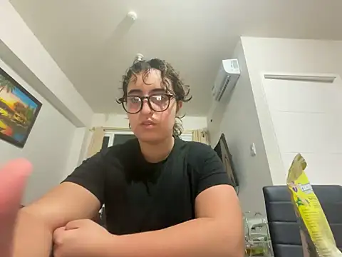 Snapshot of yassiestar chatting on 21, 3, 2026 yassiestar online show from 21, 3, 2026