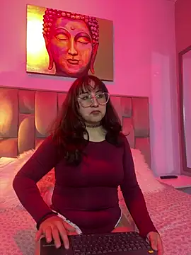 Snapshot of Maddie-LesYoux chatting on 2, 3, 2026 Maddie-LesYoux online show from 2, 3, 2026