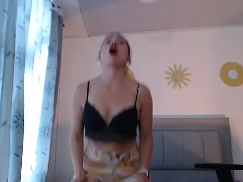 Snapshot of Julietaamado chatting on 8, 4, 2026 Julietaamado online show from 8, 4, 2026