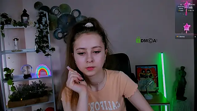 cassandra nik online show from 8, 4, 2026