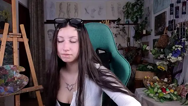 Snapshot of EffieMeowley chatting on 18, 4, 2026 EffieMeowley online show from 18, 4, 2026