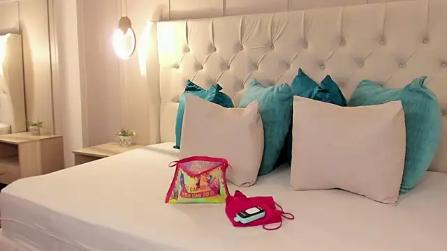 Snapshot of raquel_mooon chatting on 17, 4, 2026 raquel mooon online show from 17, 4, 2026