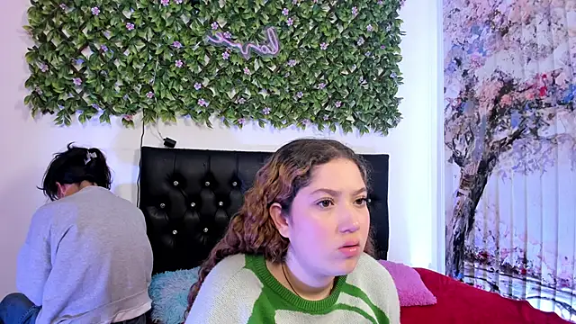 Snapshot of valeria_and_zoe chatting on 20, 5, 2026 valeria and zoe online show from 20, 5, 2026