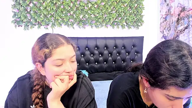 Snapshot of valeria_and_zoe chatting on 26, 5, 2026 valeria and zoe online show from 26, 5, 2026