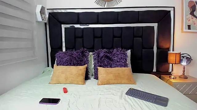 Tiana moon online show from 28, 5, 2026