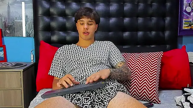 Snapshot of EXCLUSIVE8 chatting on 6, 4, 2026 EXCLUSIVE8 online show from 6, 4, 2026