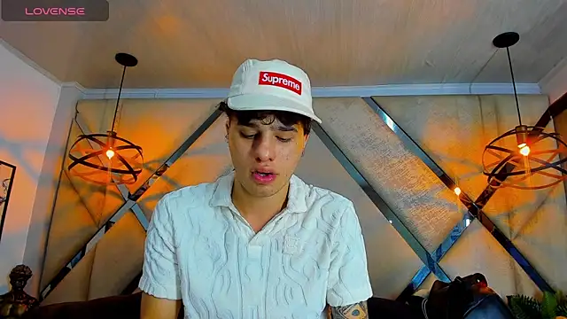 Snapshot of EXCLUSIVE8 chatting on 13, 4, 2026 EXCLUSIVE8 online show from 13, 4, 2026