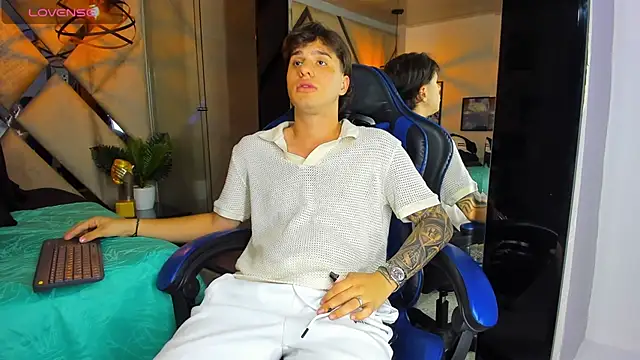 Snapshot of EXCLUSIVE8 chatting on 18, 4, 2026 EXCLUSIVE8 online show from 18, 4, 2026