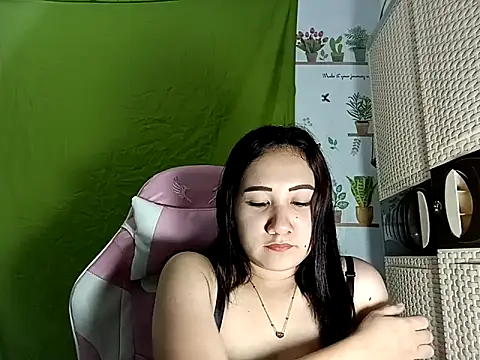 Snapshot of missrica13 chatting on 13, 3, 2026 missrica13 online show from 13, 3, 2026