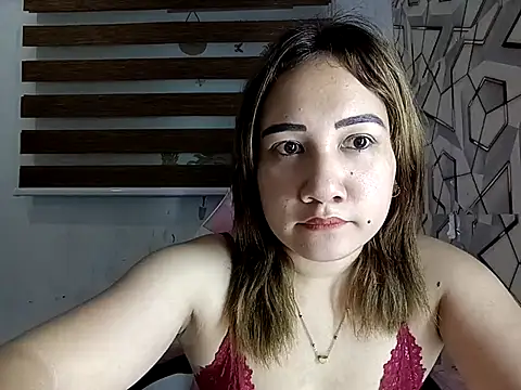 Snapshot of missrica13 chatting on 21, 4, 2026 missrica13 online show from 21, 4, 2026