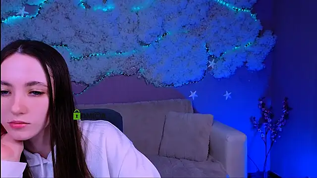 Snapshot of chloe_ley chatting on 23, 4, 2026 chloe ley online show from 23, 4, 2026