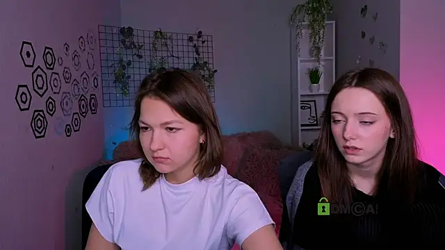 Snapshot of chloe_ley chatting on 29, 4, 2026 chloe ley online show from 29, 4, 2026