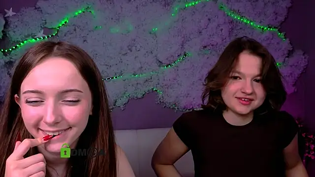 Snapshot of chloe_ley chatting on 15, 5, 2026 chloe ley online show from 15, 5, 2026