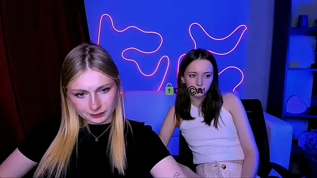 Snapshot of chloe_ley chatting on 2, 6, 2026 chloe ley online show from 2, 6, 2026