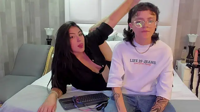 Snapshot of CaliferAndAurora chatting on 16, 3, 2026 CaliferAndAurora online show from 16, 3, 2026