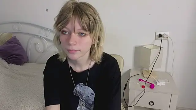 Snapshot of MollySally chatting on 12, 6, 2026 MollySally online show from 12, 6, 2026