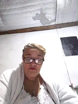 momismilf544 online show from 26, 4, 2026