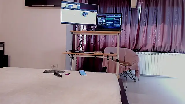 LadyAriaHunt online show from 6, 4, 2026