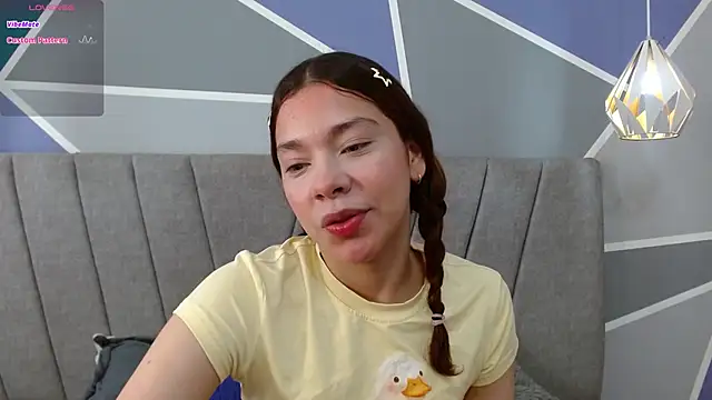 Snapshot of Sweet_kitty_05 chatting on 12, 6, 2026 Sweet kitty 05 online show from 12, 6, 2026