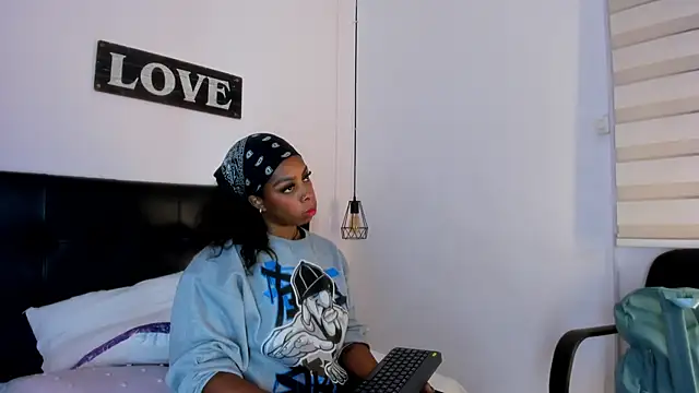 Snapshot of KatallelaMurillo chatting on 10, 6, 2026 KatallelaMurillo online show from 10, 6, 2026