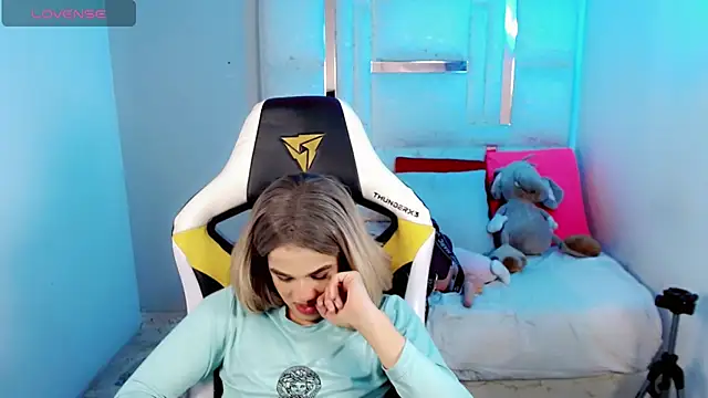 Sophiaa doll  online show from 27, 3, 2026