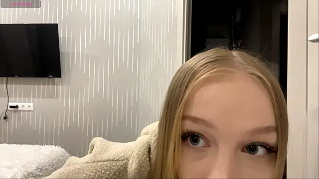Anika Socutehe online show from 25, 5, 2026