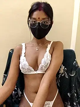 Snapshot of MAYA_BED_GIRL chatting on 24, 4, 2026 MAYA BED GIRL online show from 24, 4, 2026