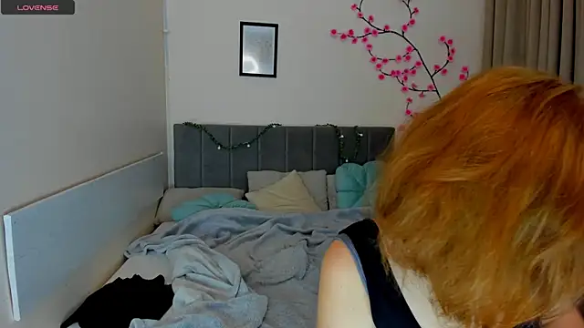 Snapshot of DellaRows chatting on 12, 6, 2026 DellaRows online show from 12, 6, 2026
