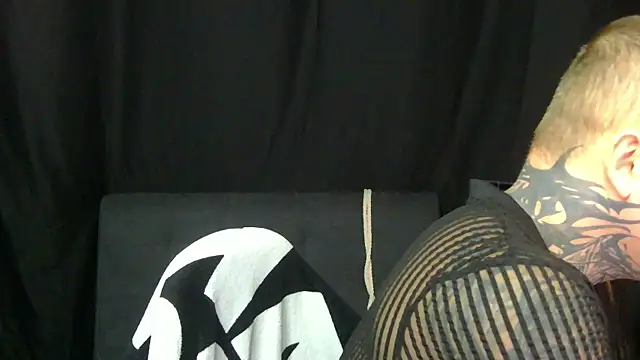 Snapshot of devilWithTats chatting on 11, 4, 2026 devilWithTats online show from 11, 4, 2026