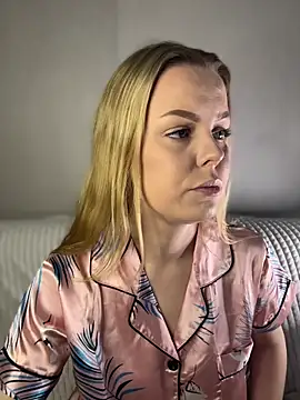 Snapshot of Divine_Caress chatting on 27, 3, 2026 Divine Caress online show from 27, 3, 2026