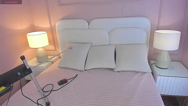 Snapshot of reze_chaw chatting on 8, 3, 2026 reze chaw online show from 8, 3, 2026