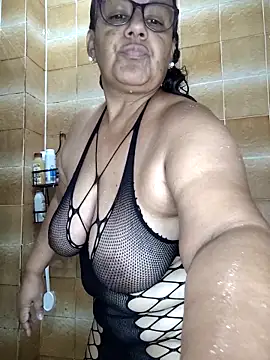 Snapshot of Roxy_77 chatting on 14, 4, 2026 Roxy 77 online show from 14, 4, 2026