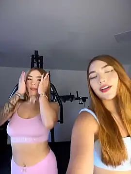 Snapshot of CyberMiaXXX chatting on 9, 4, 2026 CyberMiaXXX online show from 9, 4, 2026