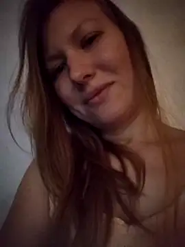 Snapshot of August_Shine chatting on 10, 4, 2026 August Shine online show from 10, 4, 2026