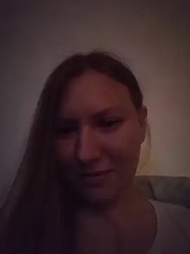 Snapshot of August_Shine chatting on 23, 4, 2026 August Shine online show from 23, 4, 2026