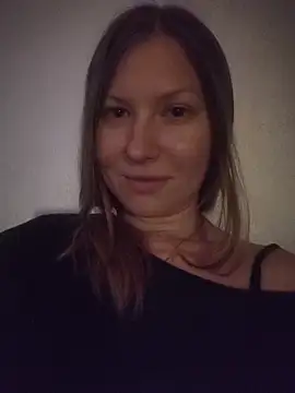 Snapshot of August_Shine chatting on 27, 5, 2026 August Shine online show from 27, 5, 2026