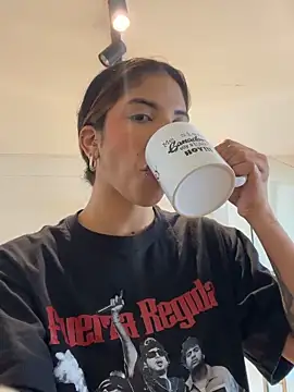 VioletaHills  online show from 2, 4, 2026