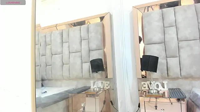 Titan Moreno  online show from 18, 4, 2026