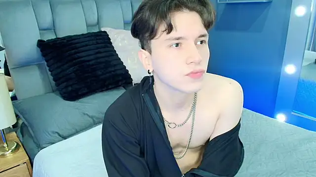 Snapshot of hollannd_ chatting on 7, 4, 2026 hollannd online show from 7, 4, 2026