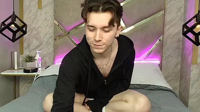 Snapshot of hollannd_ chatting on 8, 4, 2026 hollannd online show from 8, 4, 2026