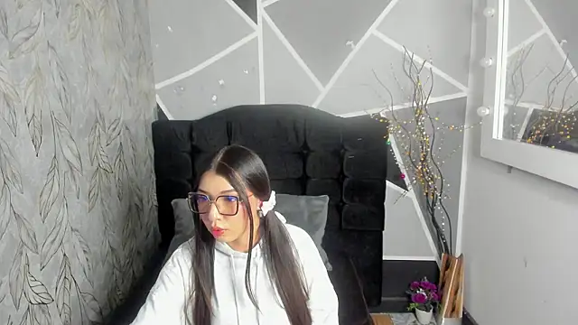 Snapshot of eilen_pink chatting on 2, 3, 2026 eilen pink online show from 2, 3, 2026