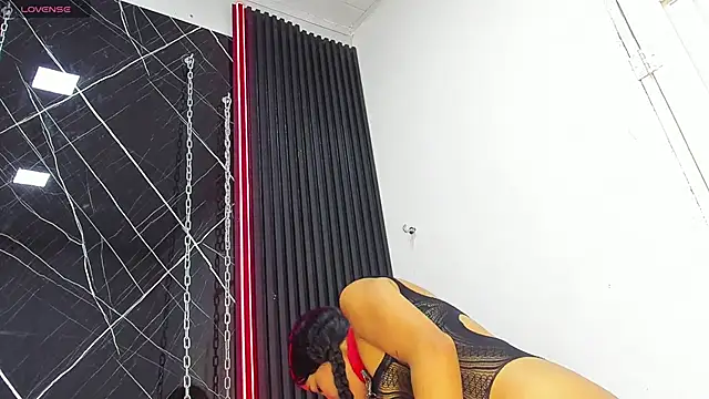 Megan Duskk online show from 5, 4, 2026