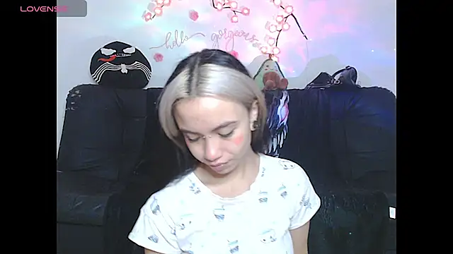Snapshot of sweet_molly420 chatting on 3, 7, 2026 sweet molly420 online show from 3, 7, 2026