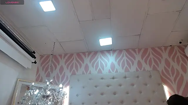 Snapshot of SolAvelary chatting on 17, 4, 2026 SolAvelary online show from 17, 4, 2026